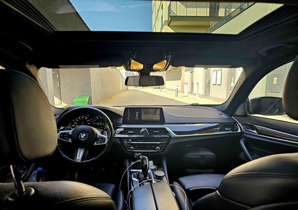 BMW Seria 5 cena 139999 przebieg: 210000, rok produkcji 2017 z Warszawa małe 379